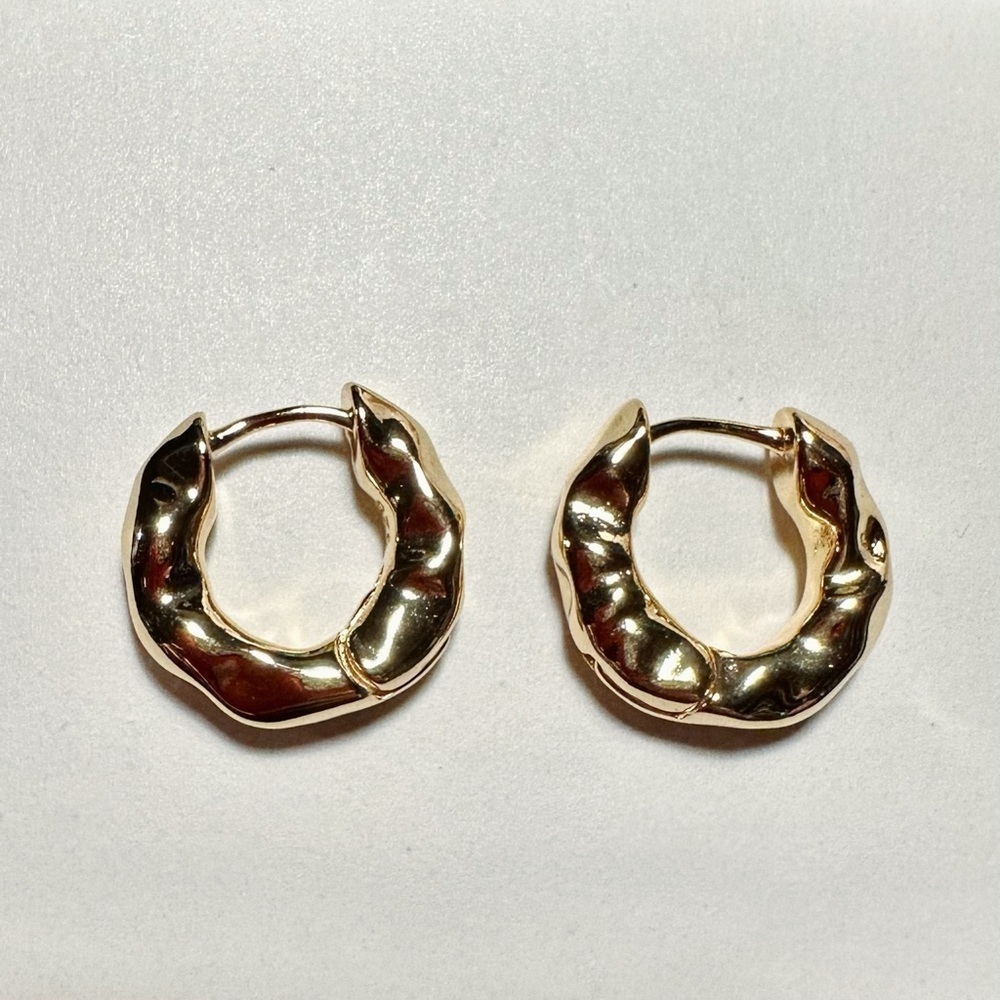 NEW 14K Gold-Plated 925 Sterling Silver Irregular Wavy Hoop Huggie Earrings